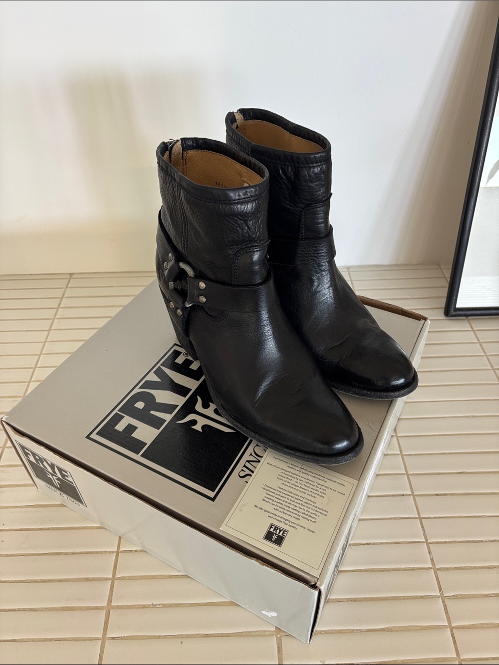 Frye Black Leather Tabitha Harness Ankle Booties 9M - Picture 4 of 10